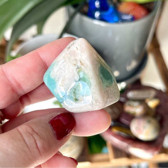 🌊Teal Blue Green Flower Agate Crystal Tumble Stone🌊 - Picture 4 of 4